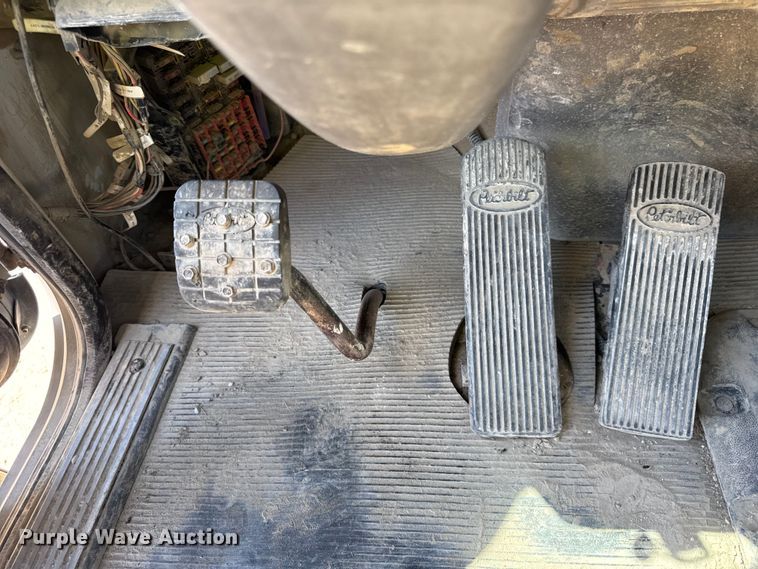 image for item ER0059 2011 Peterbilt 365 ready mix truck