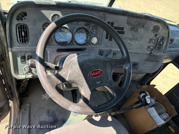 image for item ER0059 2011 Peterbilt 365 ready mix truck