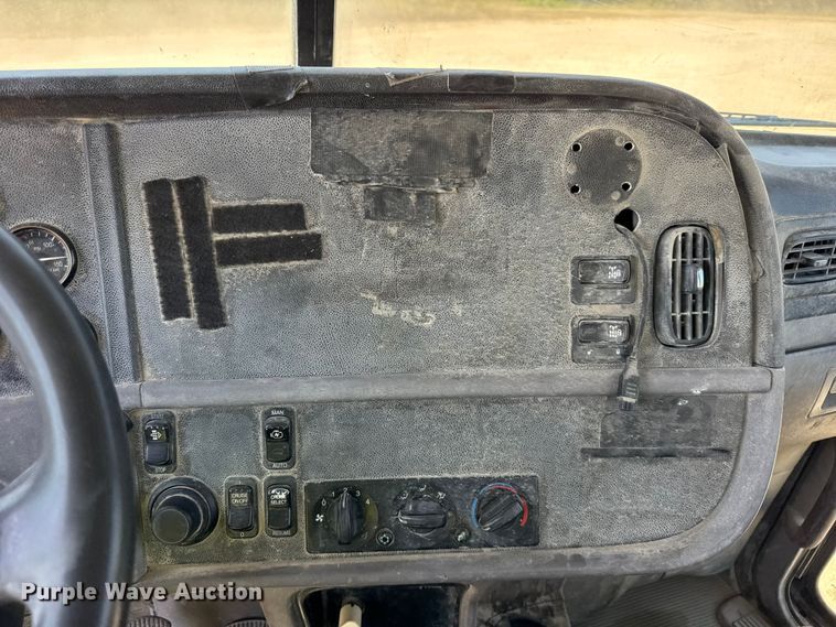 image for item ER0059 2011 Peterbilt 365 ready mix truck