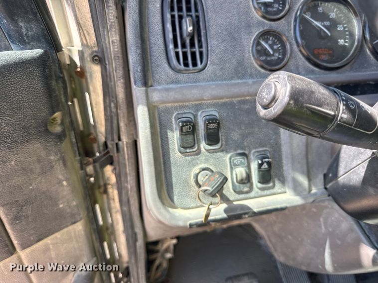 image for item ER0059 2011 Peterbilt 365 ready mix truck