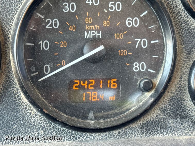 image for item ER0059 2011 Peterbilt 365 ready mix truck