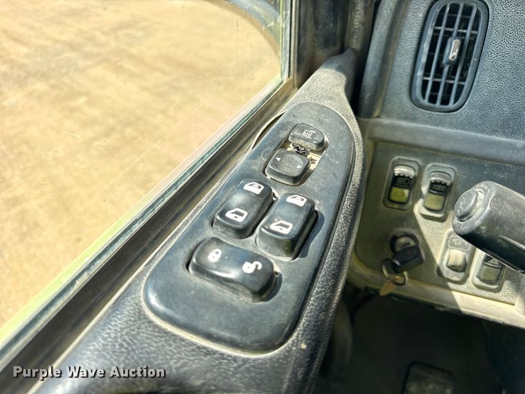 image for item ER0059 2011 Peterbilt 365 ready mix truck