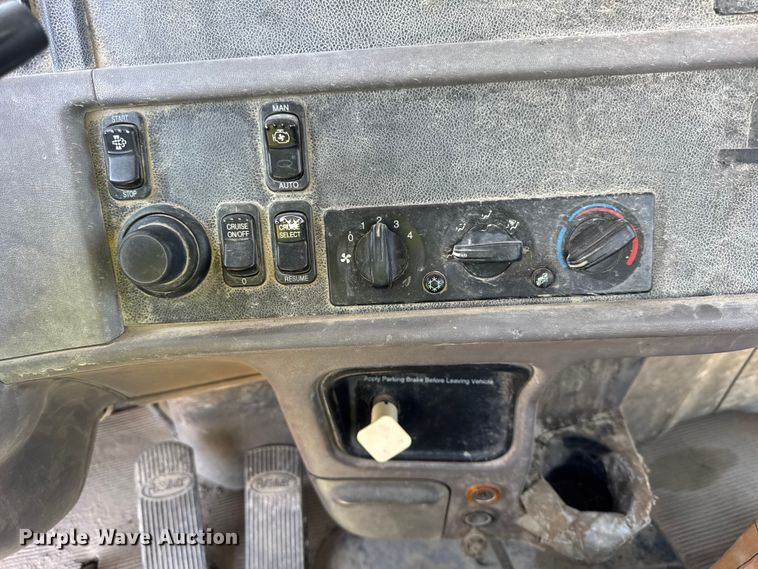 image for item ER0059 2011 Peterbilt 365 ready mix truck