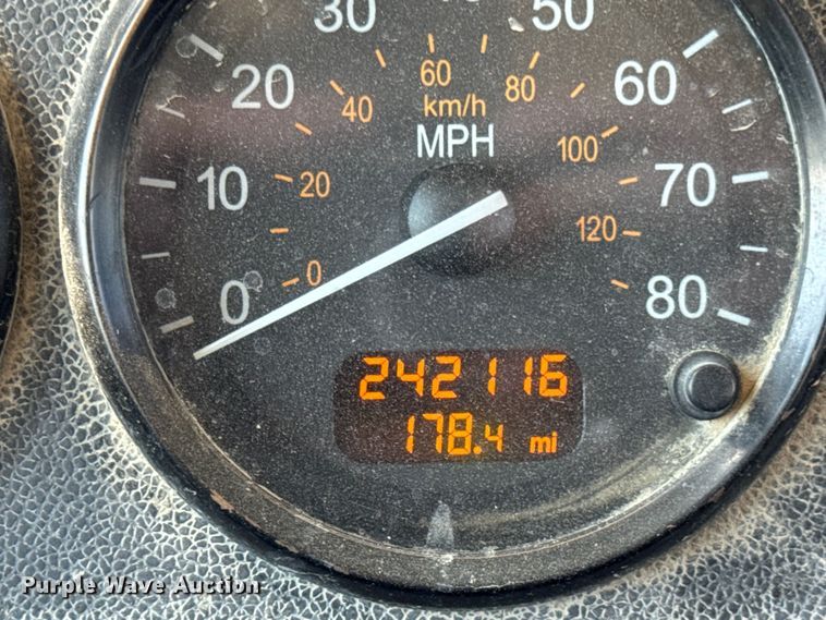 image for item ER0059 2011 Peterbilt 365 ready mix truck