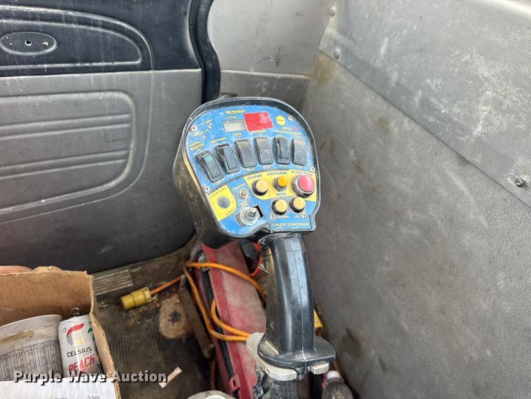 image for item ER0059 2011 Peterbilt 365 ready mix truck