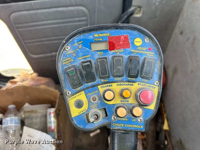 image for item ER0059 2011 Peterbilt 365 ready mix truck