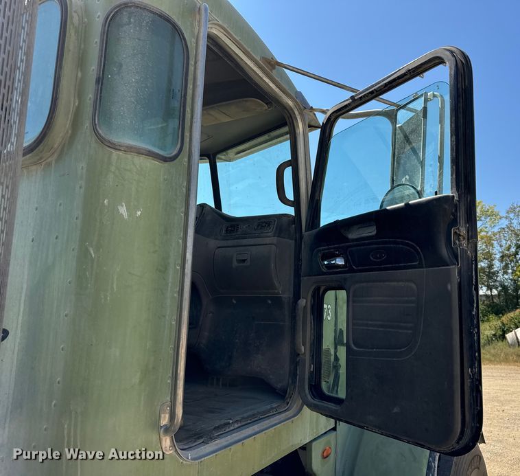 image for item ER0059 2011 Peterbilt 365 ready mix truck