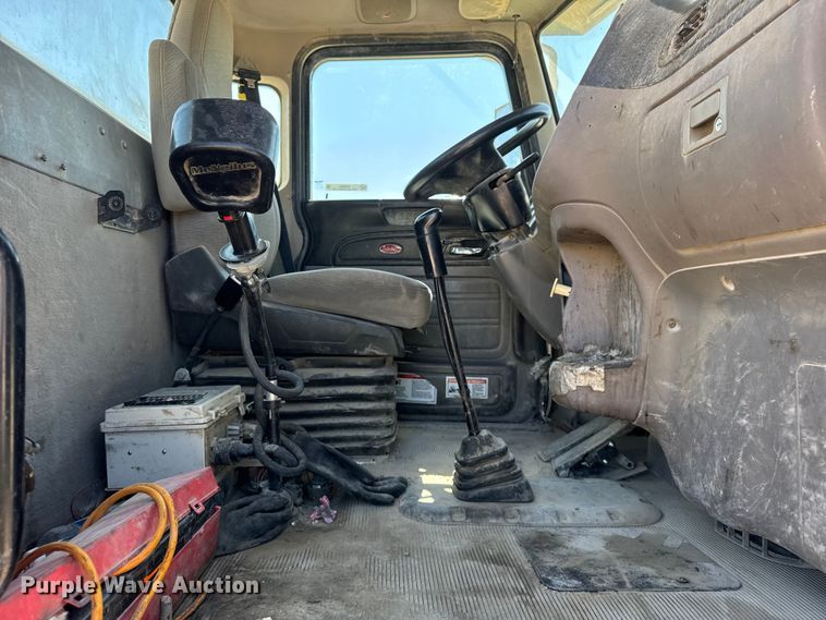 image for item ER0059 2011 Peterbilt 365 ready mix truck