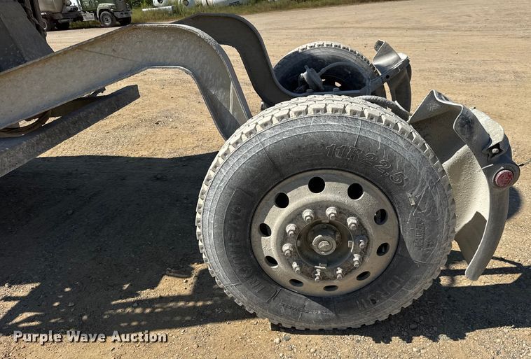 image for item ER0059 2011 Peterbilt 365 ready mix truck