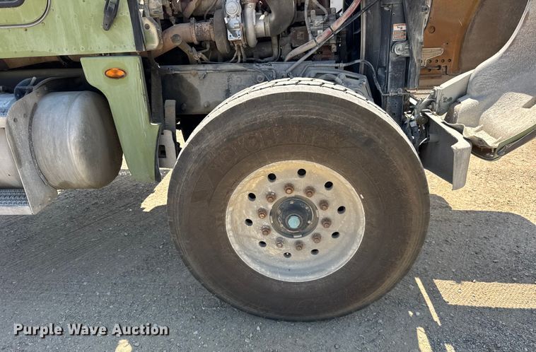 image for item ER0059 2011 Peterbilt 365 ready mix truck