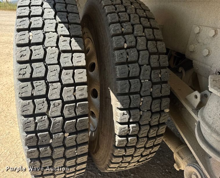 image for item ER0059 2011 Peterbilt 365 ready mix truck