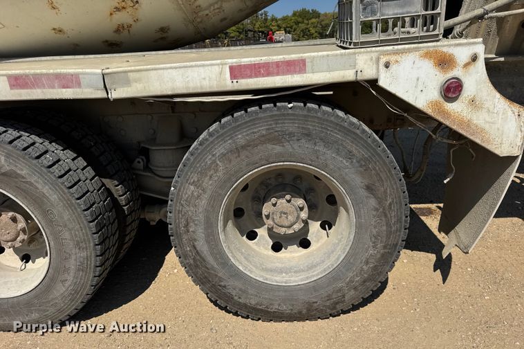 image for item ER0059 2011 Peterbilt 365 ready mix truck