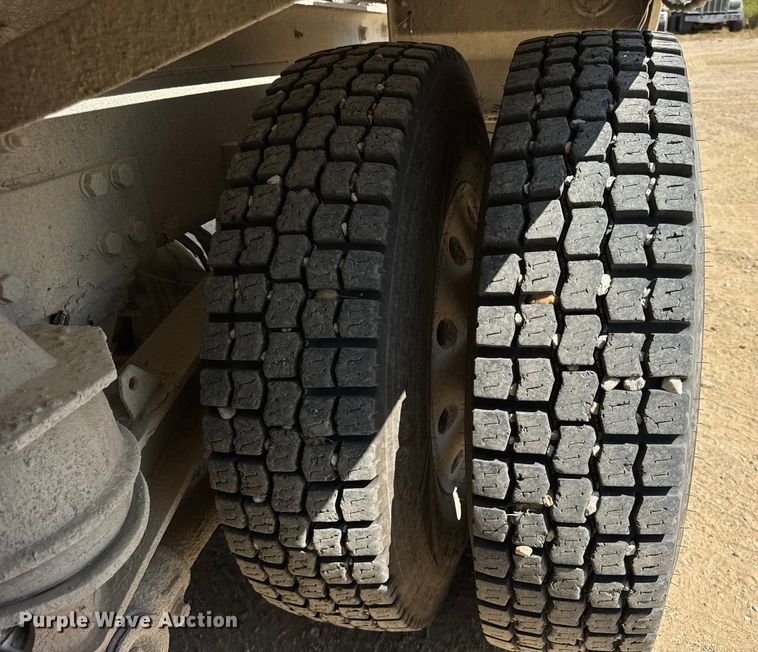 image for item ER0059 2011 Peterbilt 365 ready mix truck