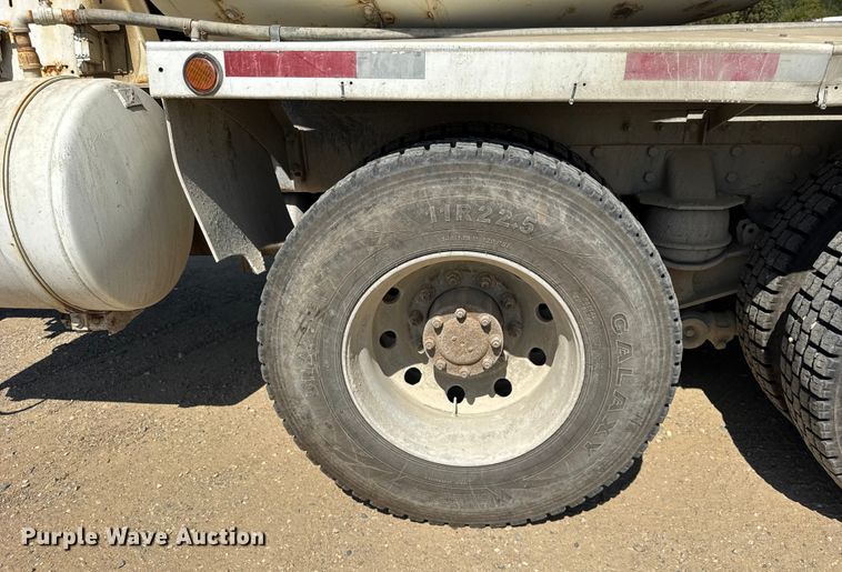 image for item ER0059 2011 Peterbilt 365 ready mix truck