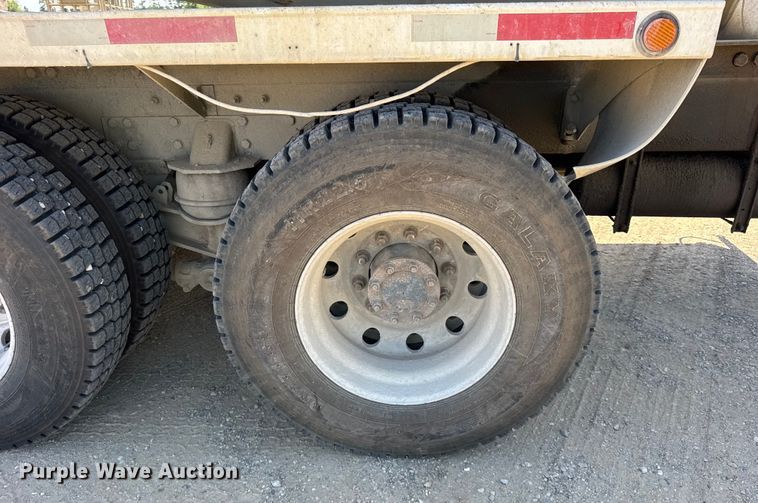 image for item ER0059 2011 Peterbilt 365 ready mix truck