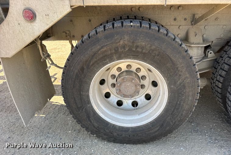 image for item ER0059 2011 Peterbilt 365 ready mix truck