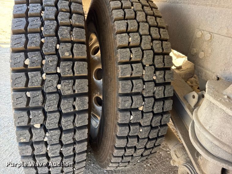 image for item ER0059 2011 Peterbilt 365 ready mix truck