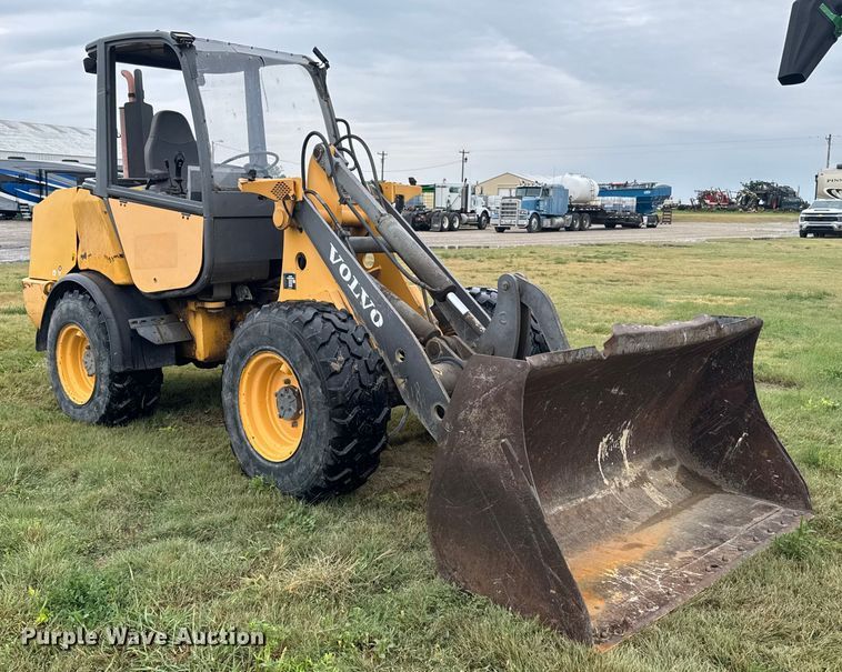 image for item ER2356 2006 Volvo L25B-P wheel loader