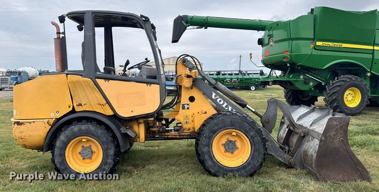 image for item ER2356 2006 Volvo L25B-P wheel loader