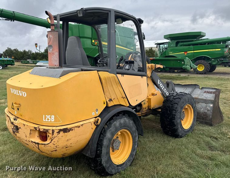 image for item ER2356 2006 Volvo L25B-P wheel loader