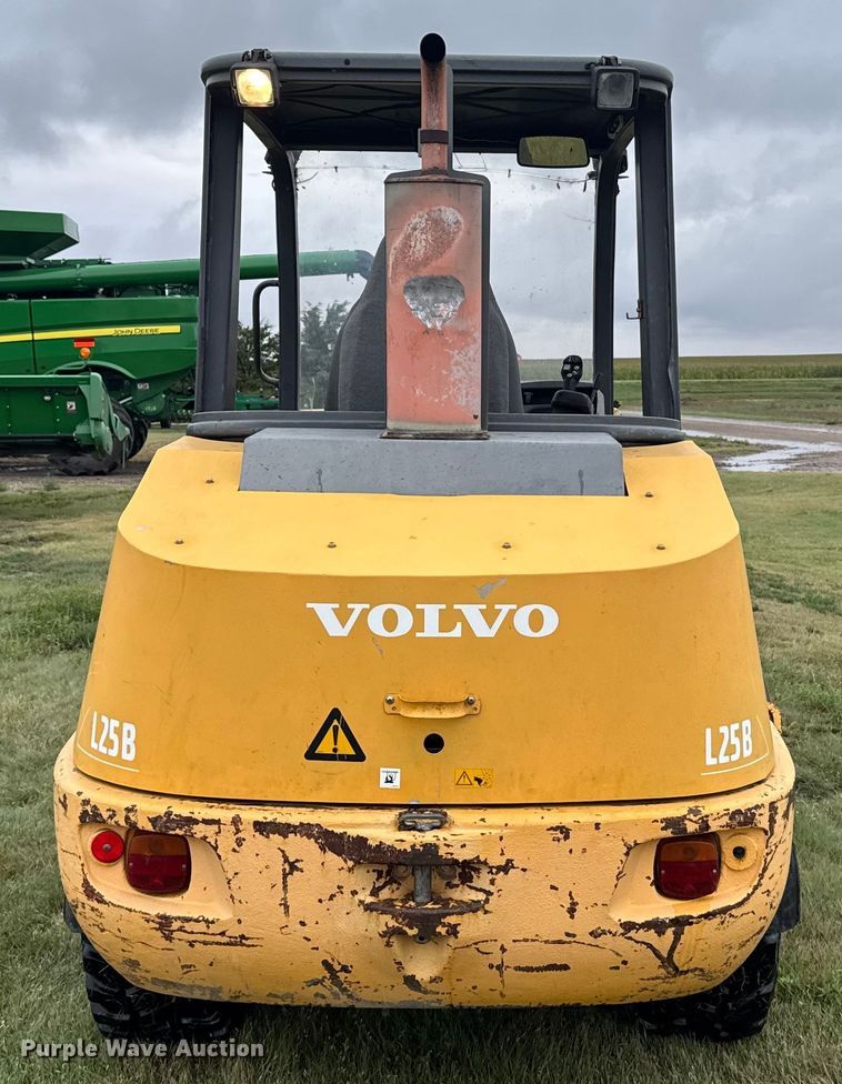 image for item ER2356 2006 Volvo L25B-P wheel loader