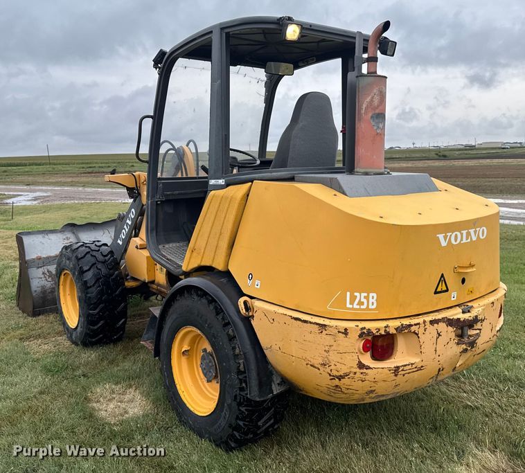 image for item ER2356 2006 Volvo L25B-P wheel loader