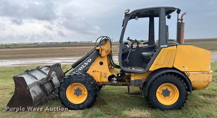 image for item ER2356 2006 Volvo L25B-P wheel loader