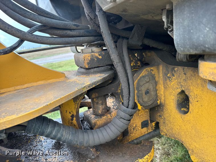 image for item ER2356 2006 Volvo L25B-P wheel loader