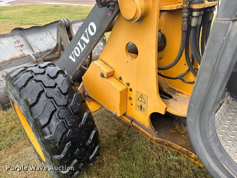 image for item ER2356 2006 Volvo L25B-P wheel loader