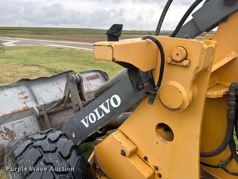 image for item ER2356 2006 Volvo L25B-P wheel loader