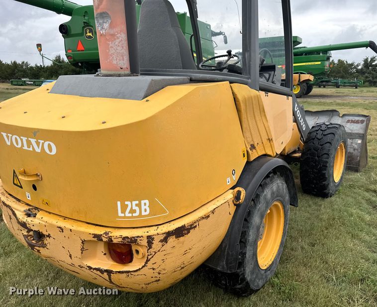 image for item ER2356 2006 Volvo L25B-P wheel loader