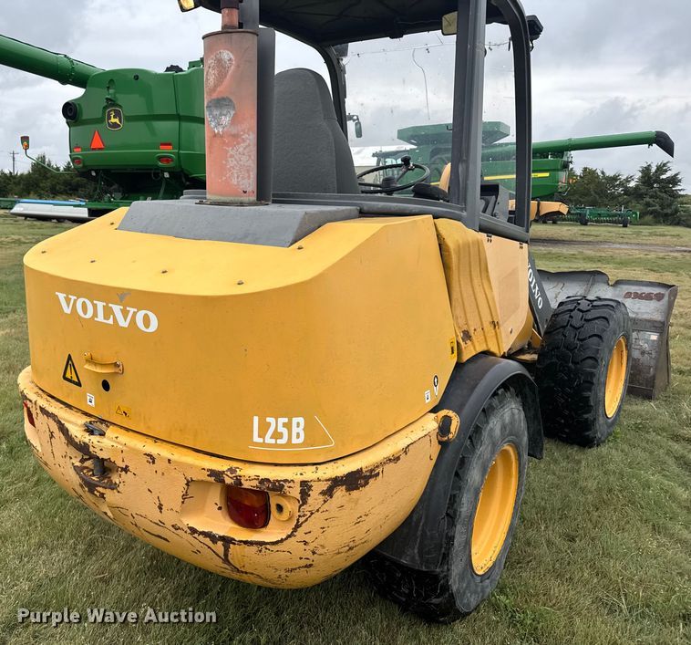 image for item ER2356 2006 Volvo L25B-P wheel loader
