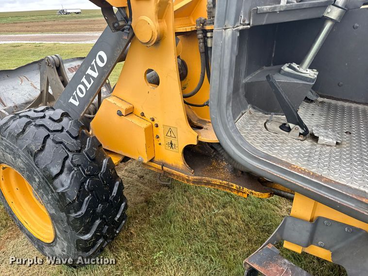 image for item ER2356 2006 Volvo L25B-P wheel loader