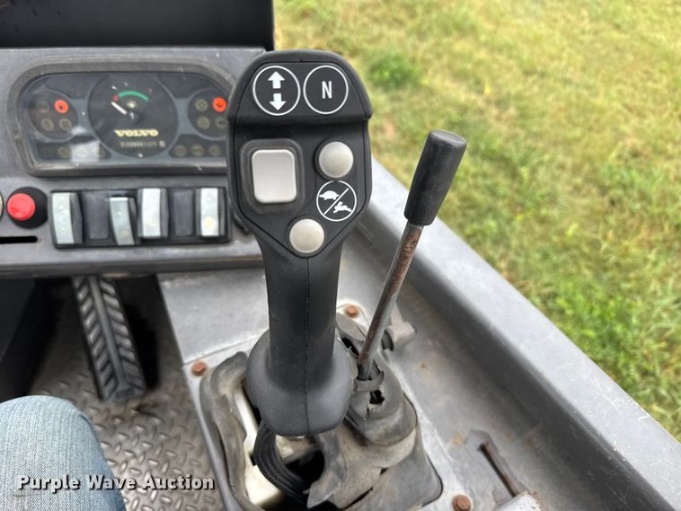 image for item ER2356 2006 Volvo L25B-P wheel loader