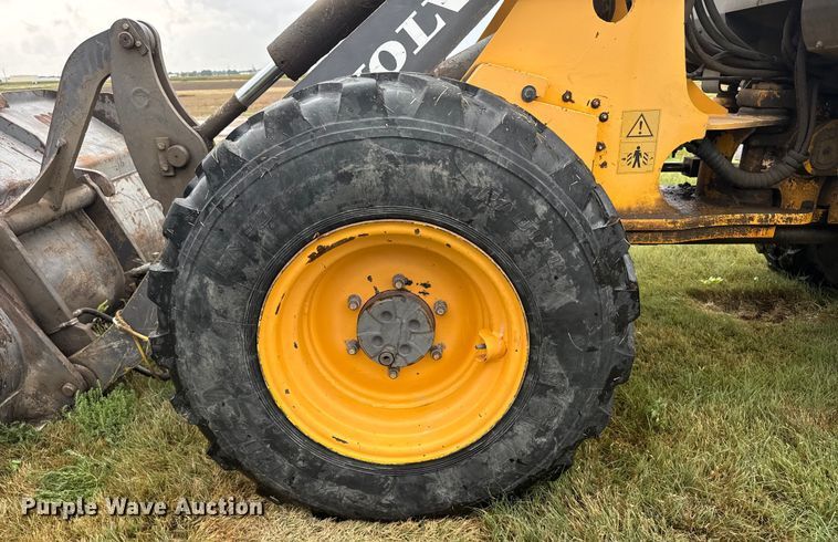 image for item ER2356 2006 Volvo L25B-P wheel loader