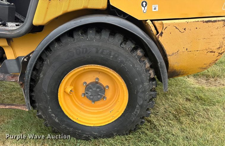 image for item ER2356 2006 Volvo L25B-P wheel loader