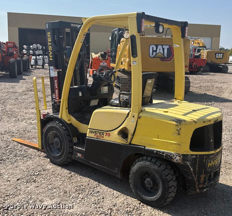 image for item ER2381 2014 Hyster 70 forklift