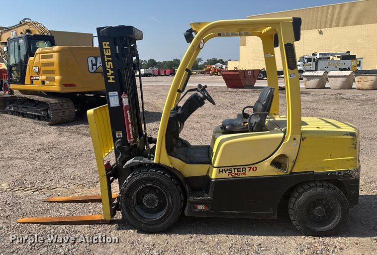 image for item ER2381 2014 Hyster 70 forklift
