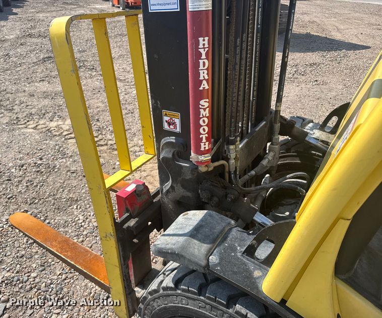 image for item ER2381 2014 Hyster 70 forklift
