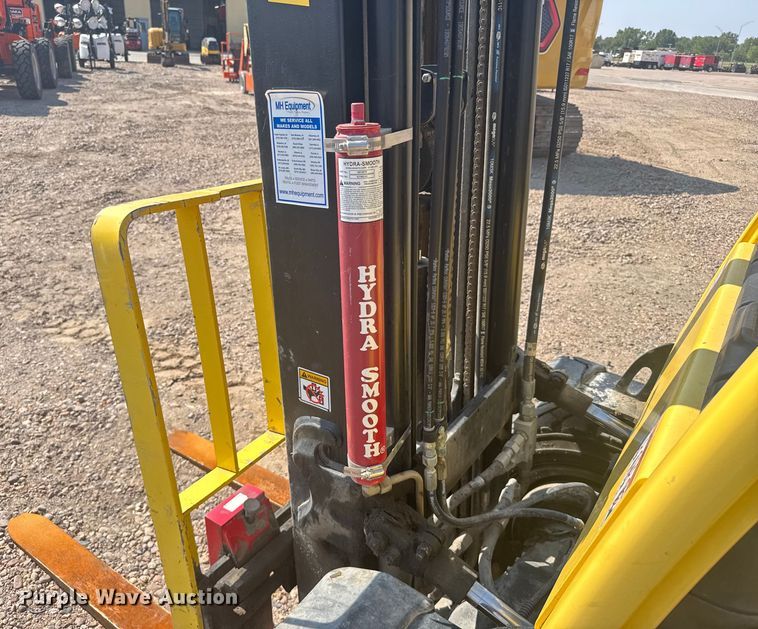 image for item ER2381 2014 Hyster 70 forklift