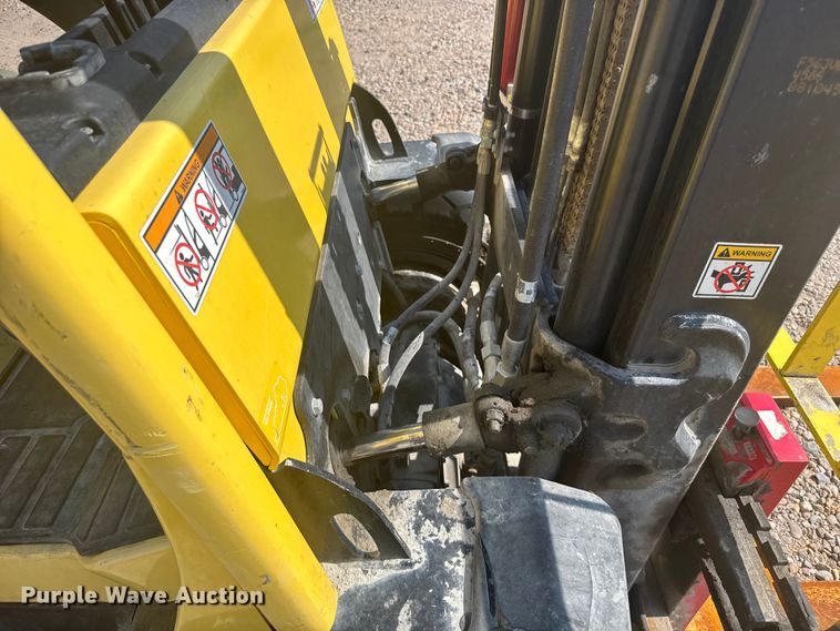 image for item ER2381 2014 Hyster 70 forklift