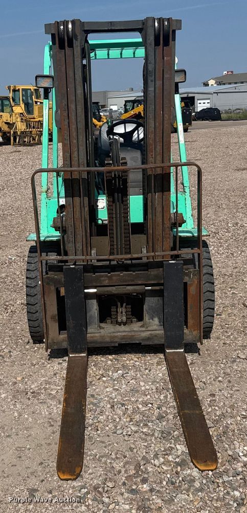 image for item ER2382 2001 Mitsubishi FG30K forklift