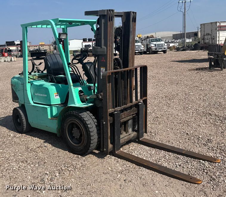image for item ER2382 2001 Mitsubishi FG30K forklift