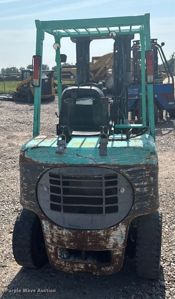 image for item ER2382 2001 Mitsubishi FG30K forklift