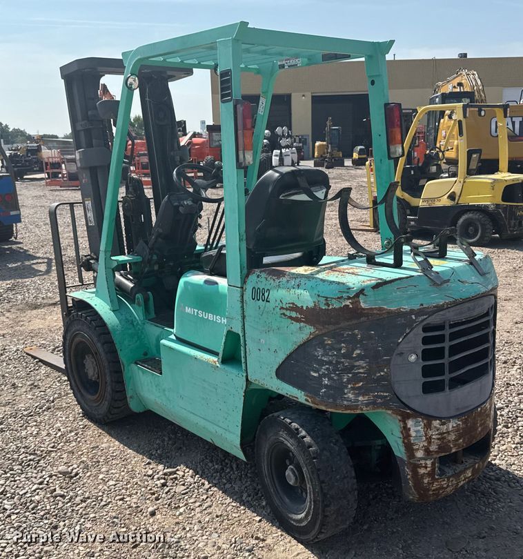 image for item ER2382 2001 Mitsubishi FG30K forklift