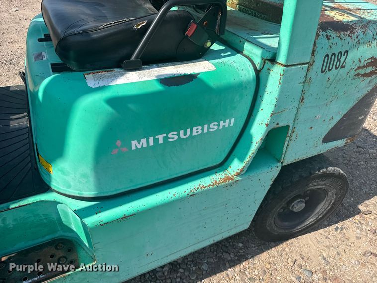 image for item ER2382 2001 Mitsubishi FG30K forklift