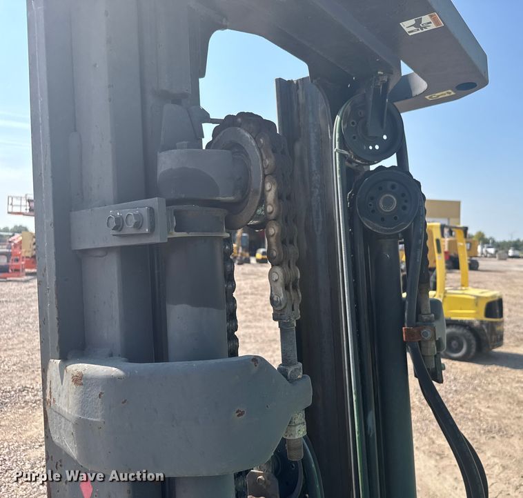 image for item ER2382 2001 Mitsubishi FG30K forklift