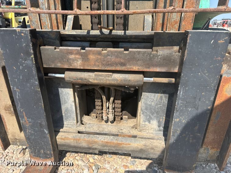 image for item ER2382 2001 Mitsubishi FG30K forklift