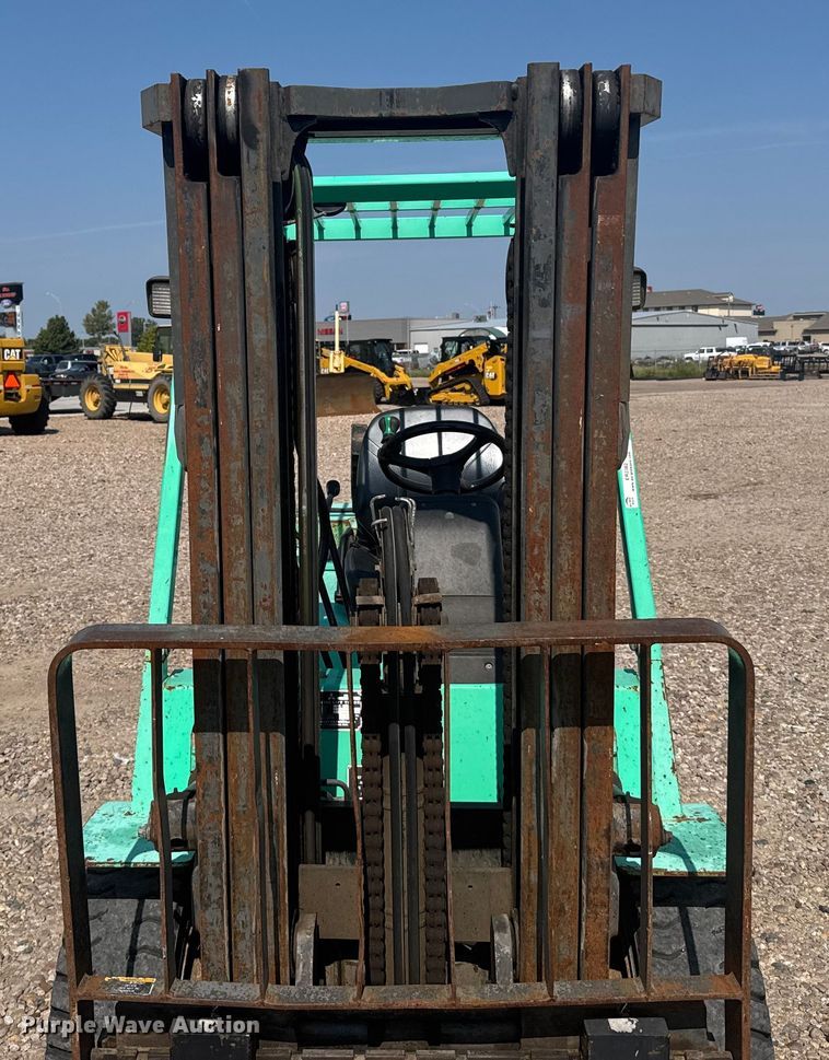 image for item ER2382 2001 Mitsubishi FG30K forklift