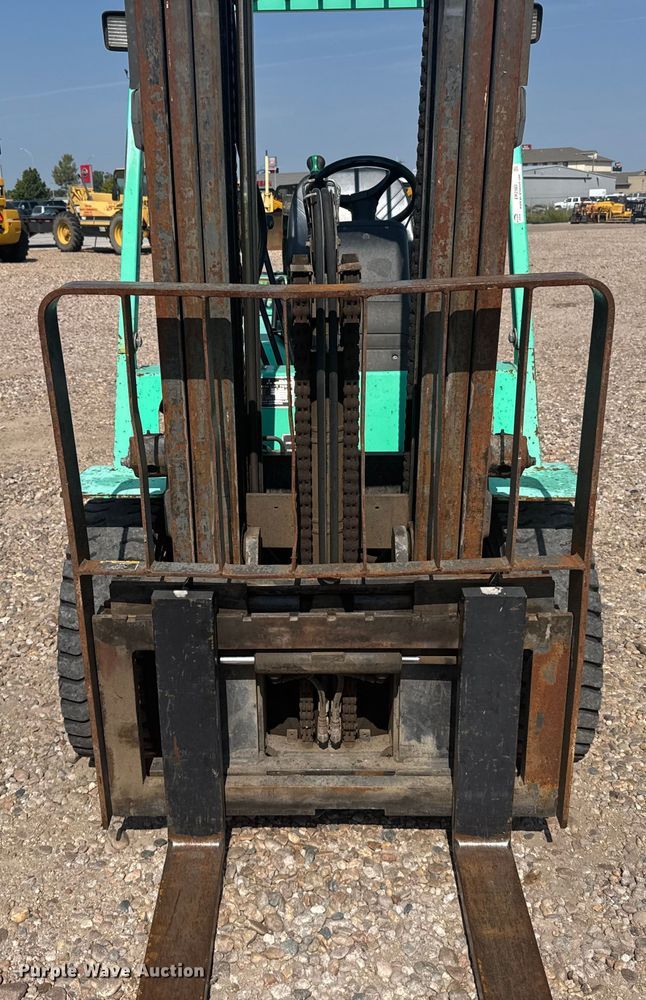 image for item ER2382 2001 Mitsubishi FG30K forklift